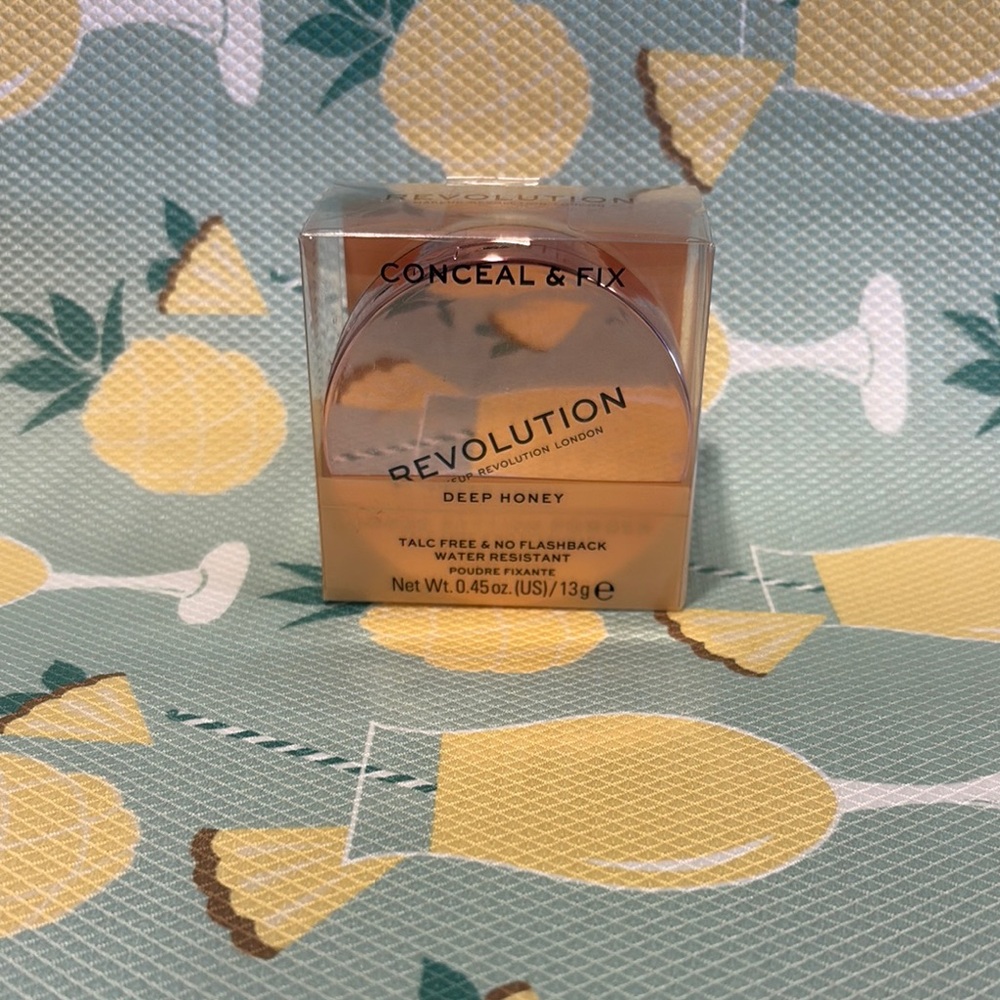 Revolution Conceal & Fix Loose Setting Powder - Picture 1 of 1